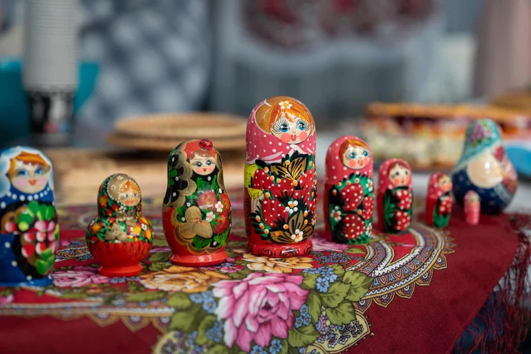 Many matryoshka dolls