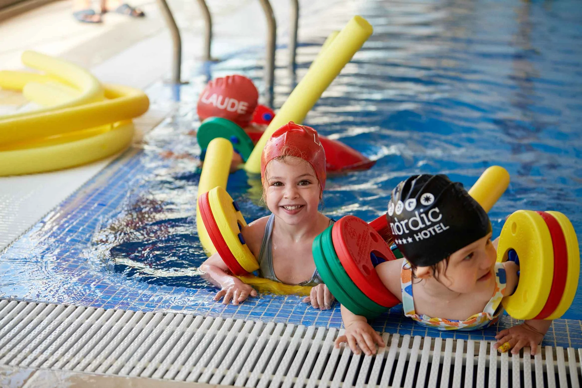Children in the pool 